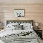 Alder Lodge, 12 Fingle Glen Lodges, Exeter
